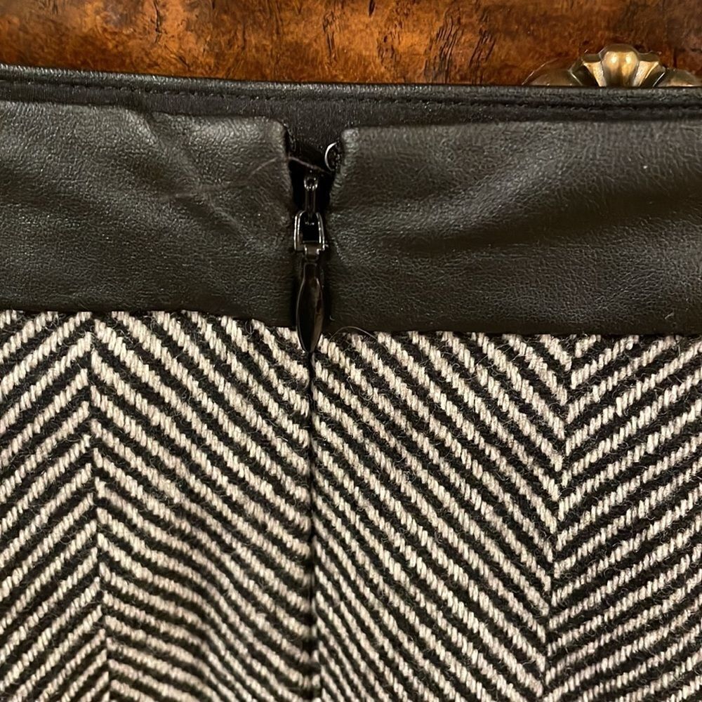 Banana Republic woman’s wool black and white skirt - Picture 4 of 13